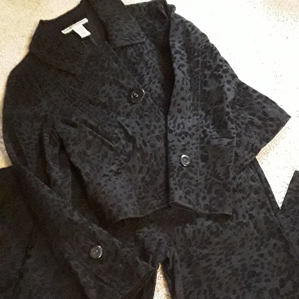 Bamboo Traders 2 pc. Black Animal Print Pant Suit: Size S jacket / size 2 pants